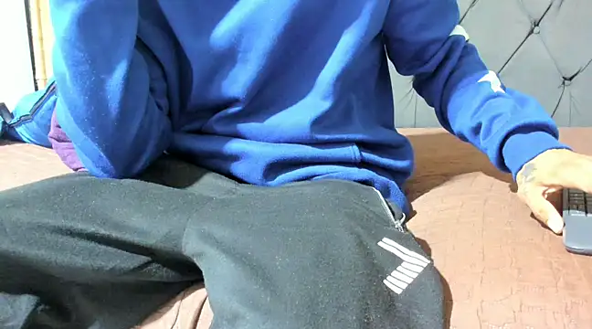 Snapshot of guyeifmaxiro chatting on 02.23.25 guyeifmaxiro online show from 02.23.25