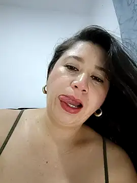 Snapshot of Sexy_Tifany chatting on 09.24.25 Sexy Tifany online show from 09.24.25