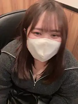 Snapshot of mitarashi_awww chatting on 03.15.25 mitarashi awww online show from 03.15.25
