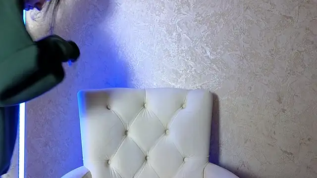 roxy riot  online show from 03.19.25