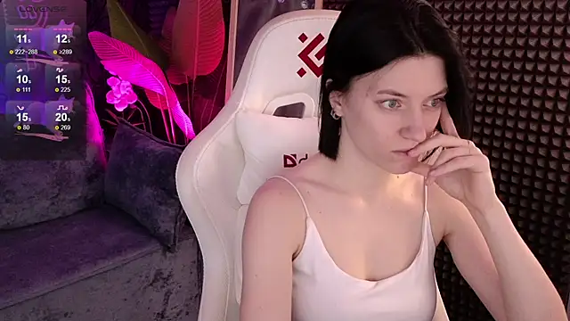 roxy riot  online show from 09.29.25