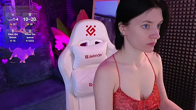 roxy riot  online show from 09.30.25