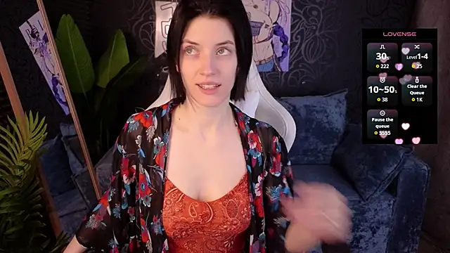 roxy riot  online show from 12.15.25