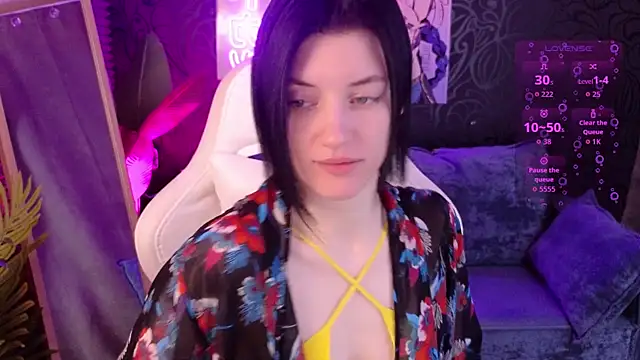 roxy riot  online show from 12.20.25