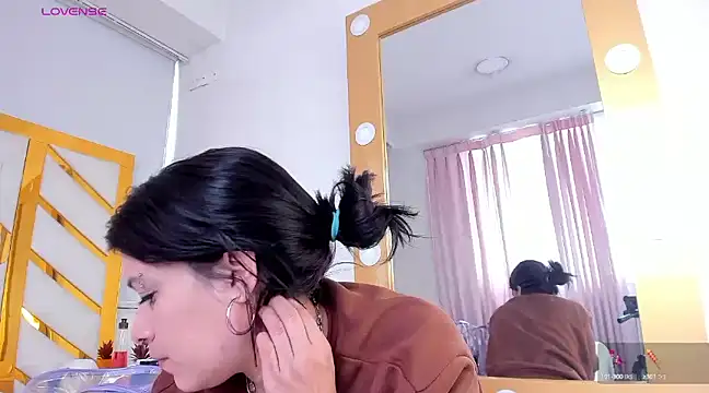 Snapshot of lolyyuno chatting on 02.27.25 lolyyuno online show from 02.27.25