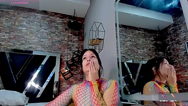 Snapshot of lolyyuno chatting on 03.21.25 lolyyuno online show from 03.21.25