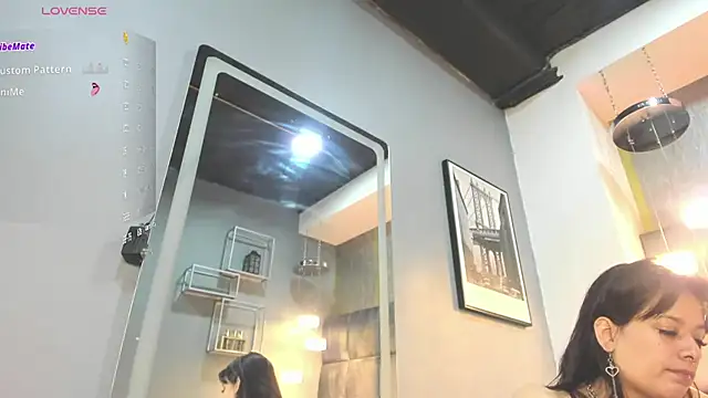 Snapshot of lolyyuno chatting on 09.30.25 lolyyuno online show from 09.30.25