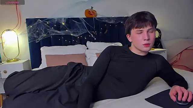 AdrianoAubert online show from 10.30.25