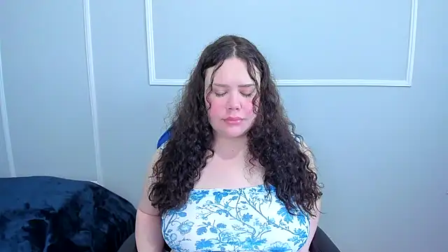 Snapshot of _leana_ chatting on 05.17.26 leana online show from 05.17.26