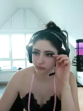 Snapshot of Gamergirl-Linela chatting on 02.05.25 Gamergirl-Linela online show from 02.05.25