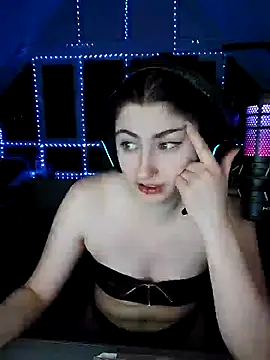 Snapshot of Gamergirl-Linela chatting on 02.07.25 Gamergirl-Linela online show from 02.07.25