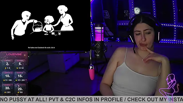 Snapshot of Gamergirl-Linela chatting on 02.11.25 Gamergirl-Linela online show from 02.11.25