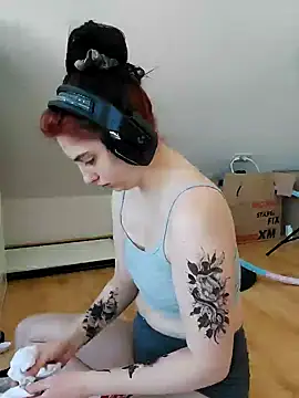 Snapshot of Gamergirl-Linela chatting on 02.18.25 Gamergirl-Linela online show from 02.18.25