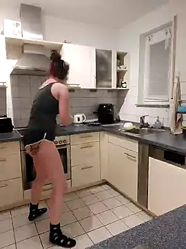 Snapshot of Gamergirl-Linela chatting on 02.18.25 Gamergirl-Linela online show from 02.18.25