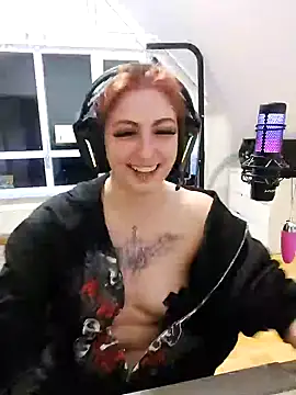 Snapshot of Gamergirl-Linela chatting on 03.04.25 Gamergirl-Linela online show from 03.04.25