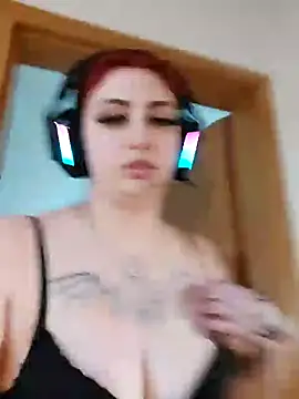 Snapshot of Gamergirl-Linela chatting on 03.08.25 Gamergirl-Linela online show from 03.08.25