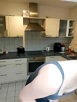 Snapshot of Gamergirl-Linela chatting on 03.10.25 Gamergirl-Linela online show from 03.10.25