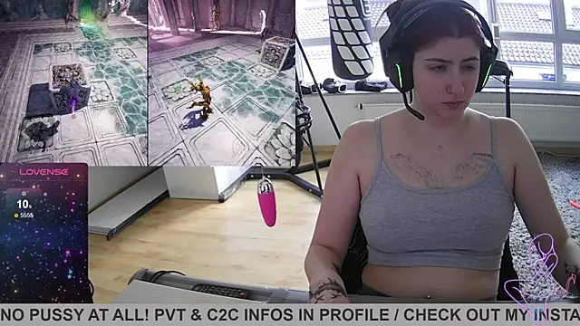 Snapshot of Gamergirl-Linela chatting on 03.13.25 Gamergirl-Linela online show from 03.13.25