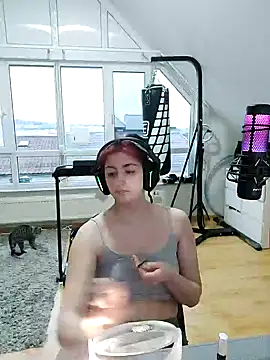 Snapshot of Gamergirl-Linela chatting on 03.14.25 Gamergirl-Linela online show from 03.14.25