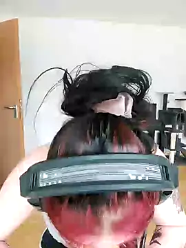 Snapshot of Gamergirl-Linela chatting on 03.17.25 Gamergirl-Linela online show from 03.17.25