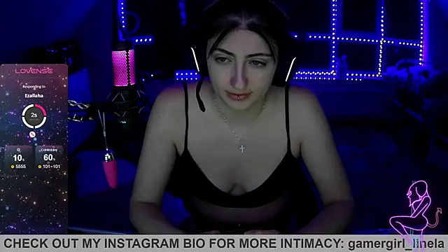 Snapshot of Gamergirl-Linela chatting on 09.11.25 Gamergirl-Linela online show from 09.11.25