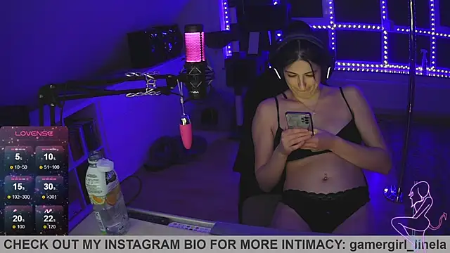 Snapshot of Gamergirl-Linela chatting on 10.02.25 Gamergirl-Linela online show from 10.02.25