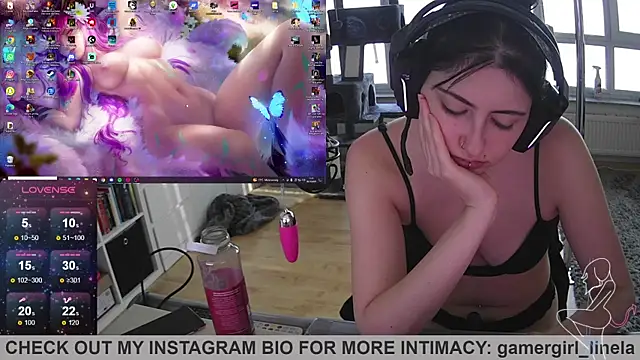 Snapshot of Gamergirl-Linela chatting on 10.02.25 Gamergirl-Linela online show from 10.02.25