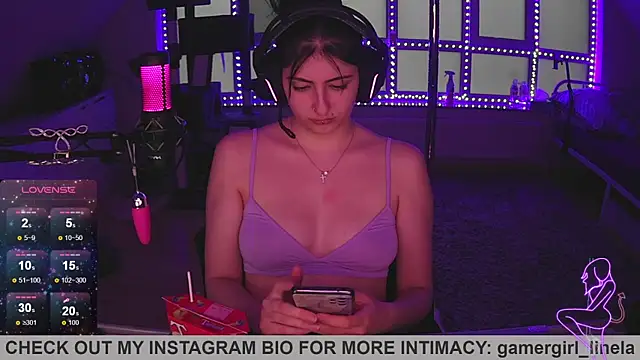 Snapshot of Gamergirl-Linela chatting on 10.05.25 Gamergirl-Linela online show from 10.05.25