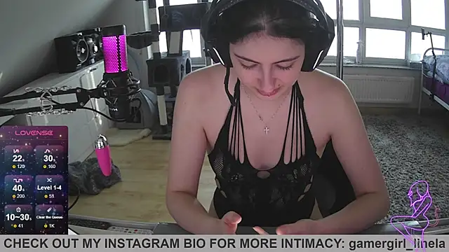 Snapshot of Gamergirl-Linela chatting on 10.08.25 Gamergirl-Linela online show from 10.08.25