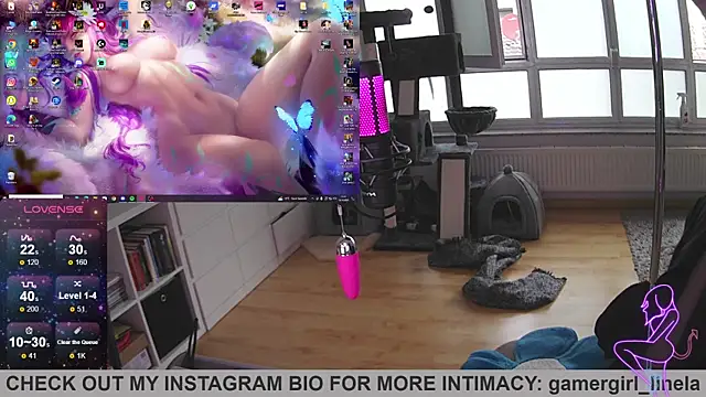 Snapshot of Gamergirl-Linela chatting on 10.12.25 Gamergirl-Linela online show from 10.12.25