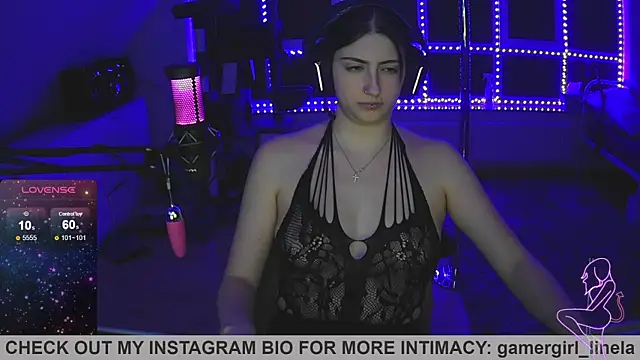 Snapshot of Gamergirl-Linela chatting on 10.13.25 Gamergirl-Linela online show from 10.13.25