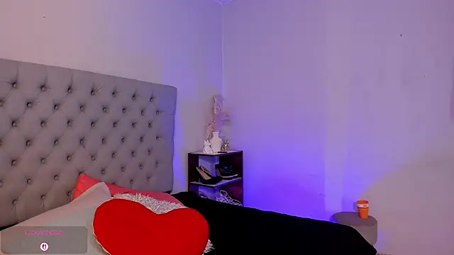 Snapshot of Morgan_Wright chatting on 11.29.25 Morgan Wright online show from 11.29.25