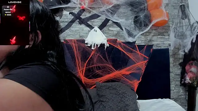 Snapshot of Sophia_Brunett chatting on 10.27.25 Sophia Brunett online show from 10.27.25