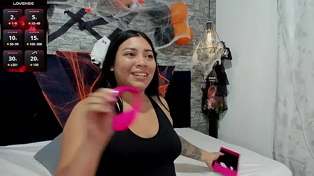 Snapshot of Sophia_Brunett chatting on 10.28.25 Sophia Brunett online show from 10.28.25