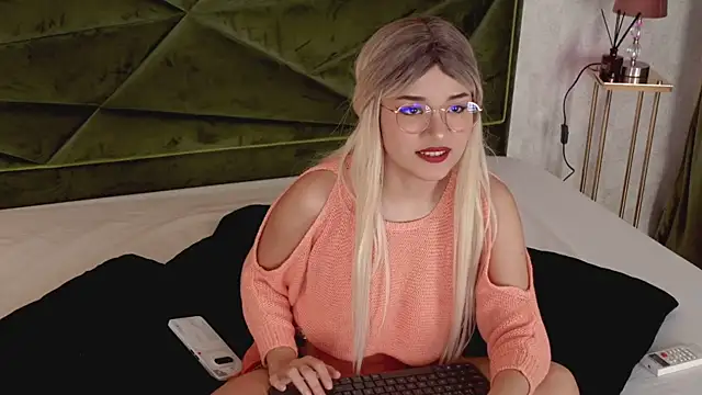 Snapshot of NataliaNovak chatting on 03.17.25 NataliaNovak online show from 03.17.25