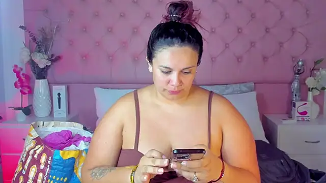 Snapshot of KourtneyEvans chatting on 09.14.25 KourtneyEvans online show from 09.14.25