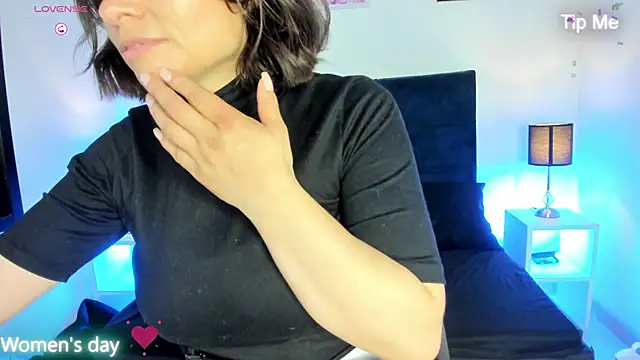  michonne  online show from 03.08.25