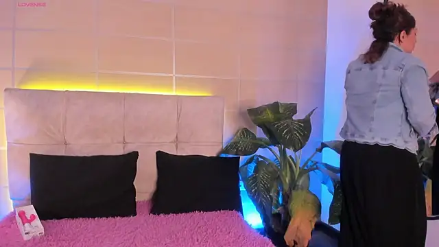  michonne  online show from 11.10.25