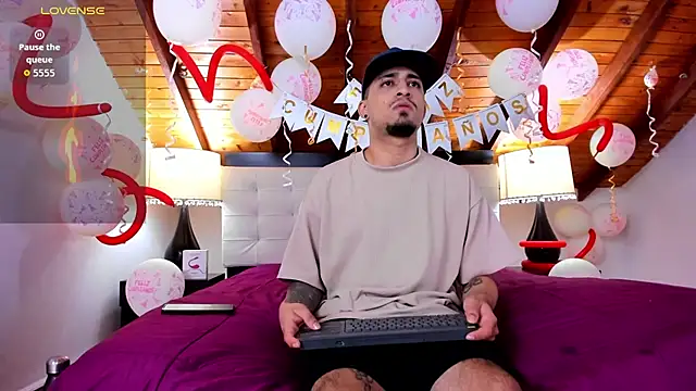 Snapshot of Sebastian_Berne chatting on 02.20.26 Sebastian Berne online show from 02.20.26