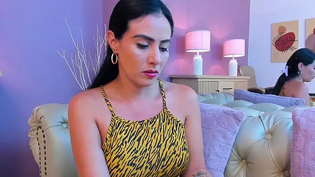 scarlet edwars online show from 02.18.25