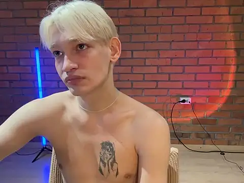 Snapshot of Julian_wins chatting on 02.08.25 Julian wins online show from 02.08.25