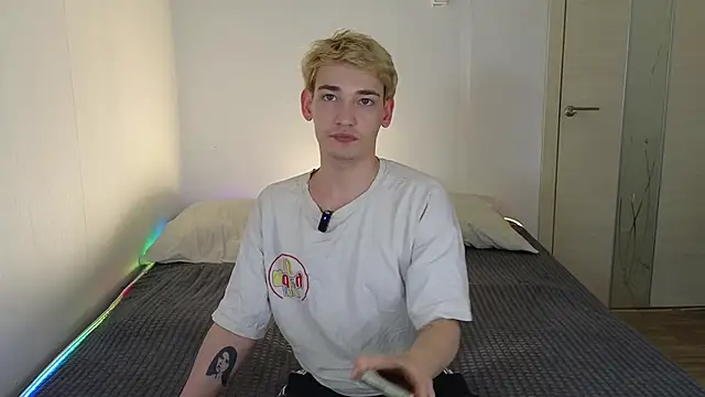 Julian wins online show from 04.22.26