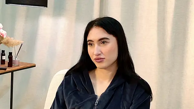 LynnaHandley online show from 02.07.25