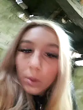 Snapshot of hotamanda01 chatting on 11.14.25 hotamanda01 online show from 11.14.25