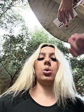 Snapshot of hotamanda01 chatting on 11.29.25 hotamanda01 online show from 11.29.25