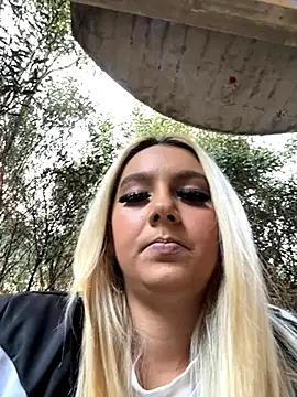 Snapshot of hotamanda01 chatting on 11.30.25 hotamanda01 online show from 11.30.25