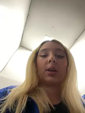 Snapshot of hotamanda01 chatting on 12.13.25 hotamanda01 online show from 12.13.25