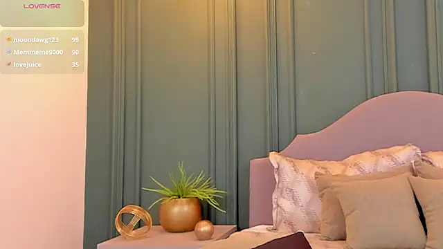 Snapshot of KiimCollins chatting on 03.02.25 KiimCollins online show from 03.02.25