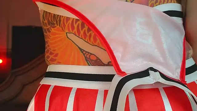 Snapshot of DemiDee chatting on 12.24.24 DemiDee online show from 12.24.24