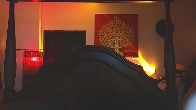 Snapshot of DemiDee chatting on 12.25.24 DemiDee online show from 12.25.24